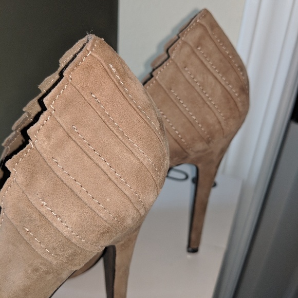 Heels - Picture 4 of 4